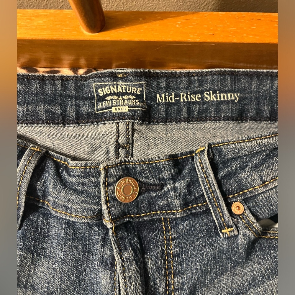 Levi Strauss - Picture 4 of 5